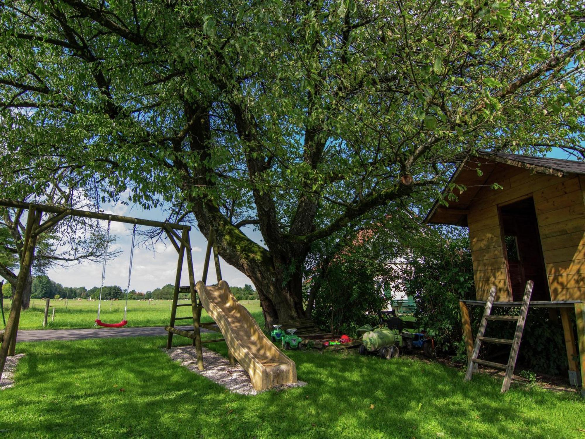 Alluring Holiday Home In Ubersee With Whirlpool Übersee Exterior foto