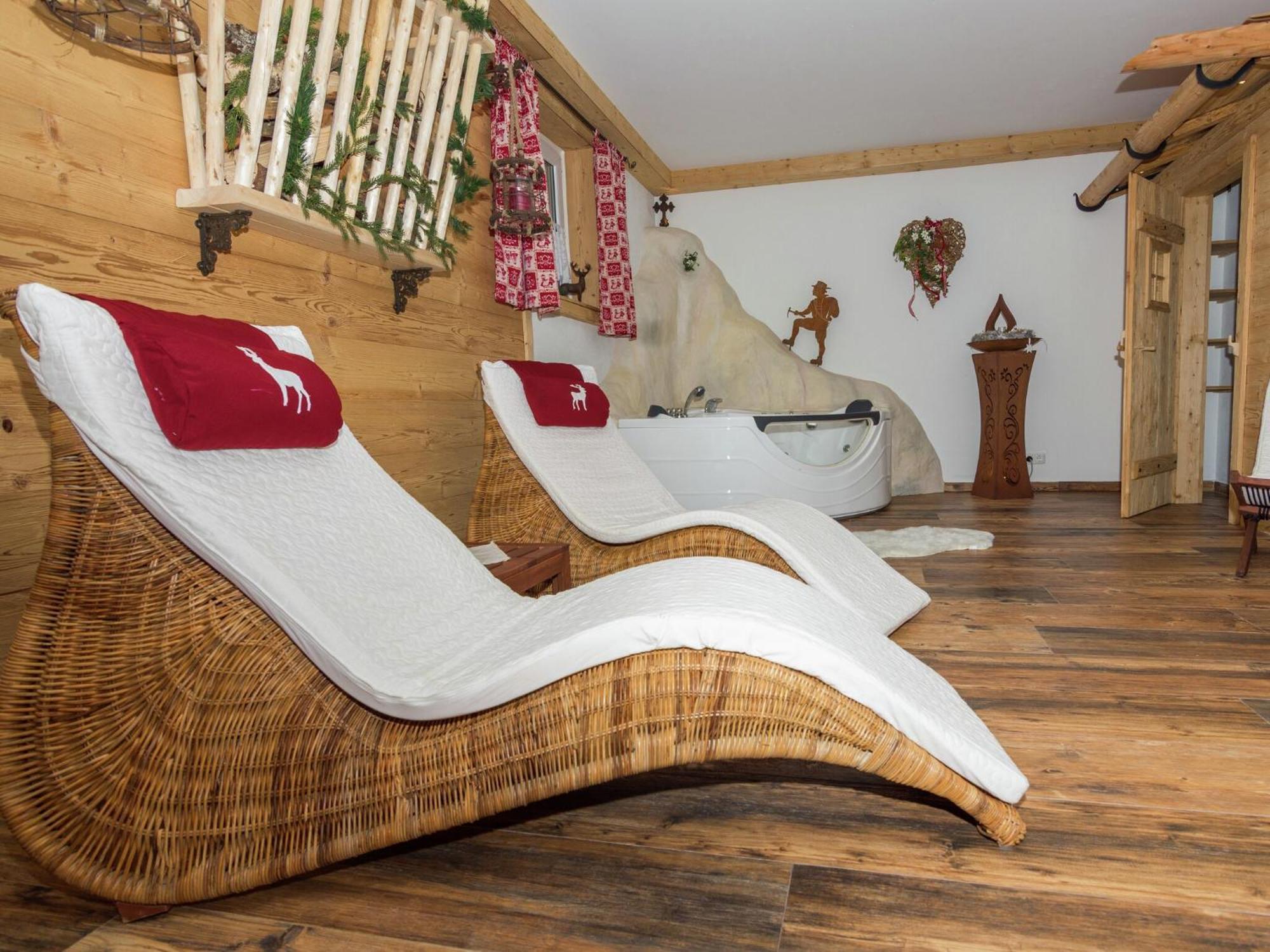 Alluring Holiday Home In Ubersee With Whirlpool Übersee Exterior foto