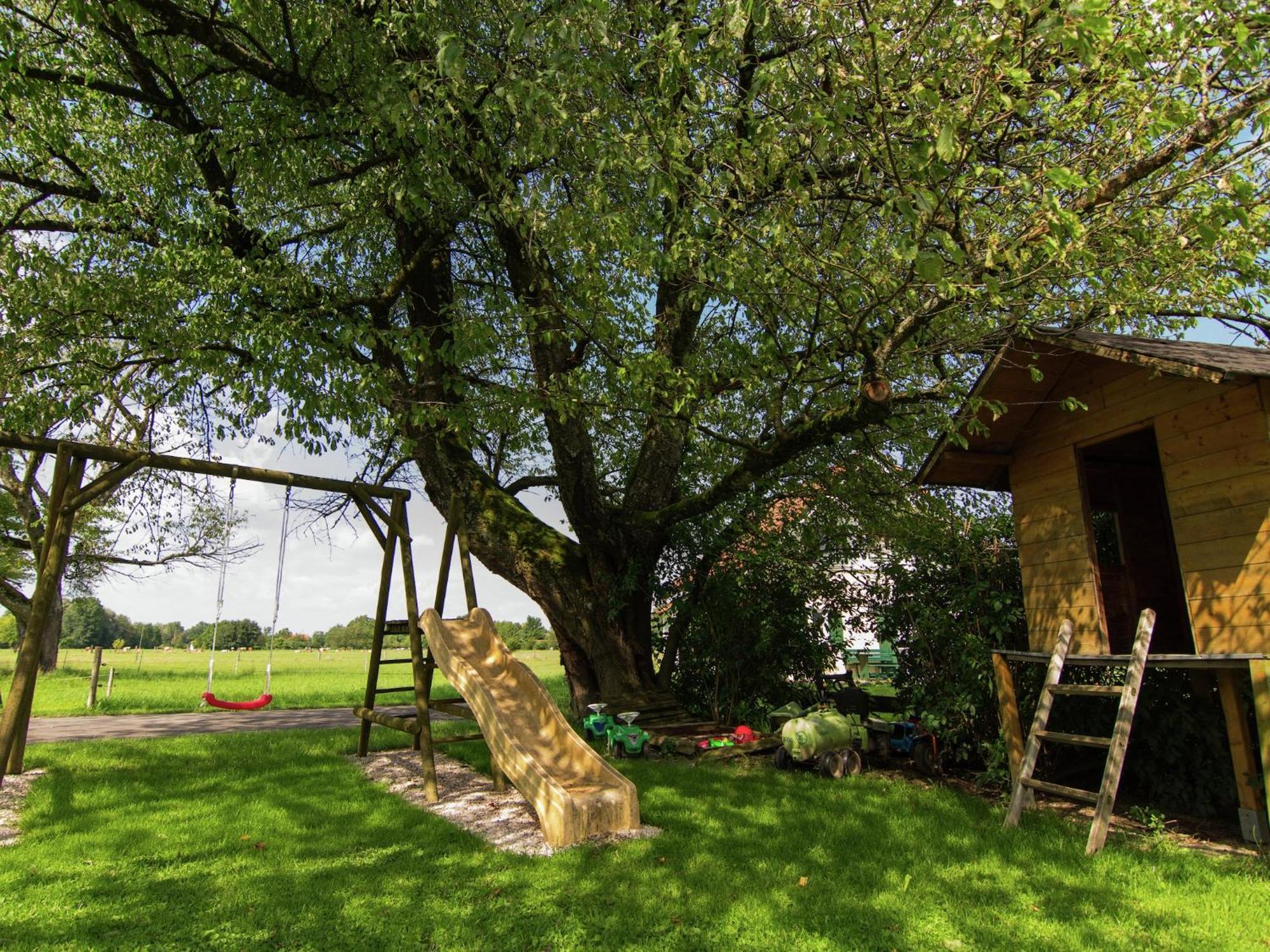 Alluring Holiday Home In Ubersee With Whirlpool Übersee Exterior foto