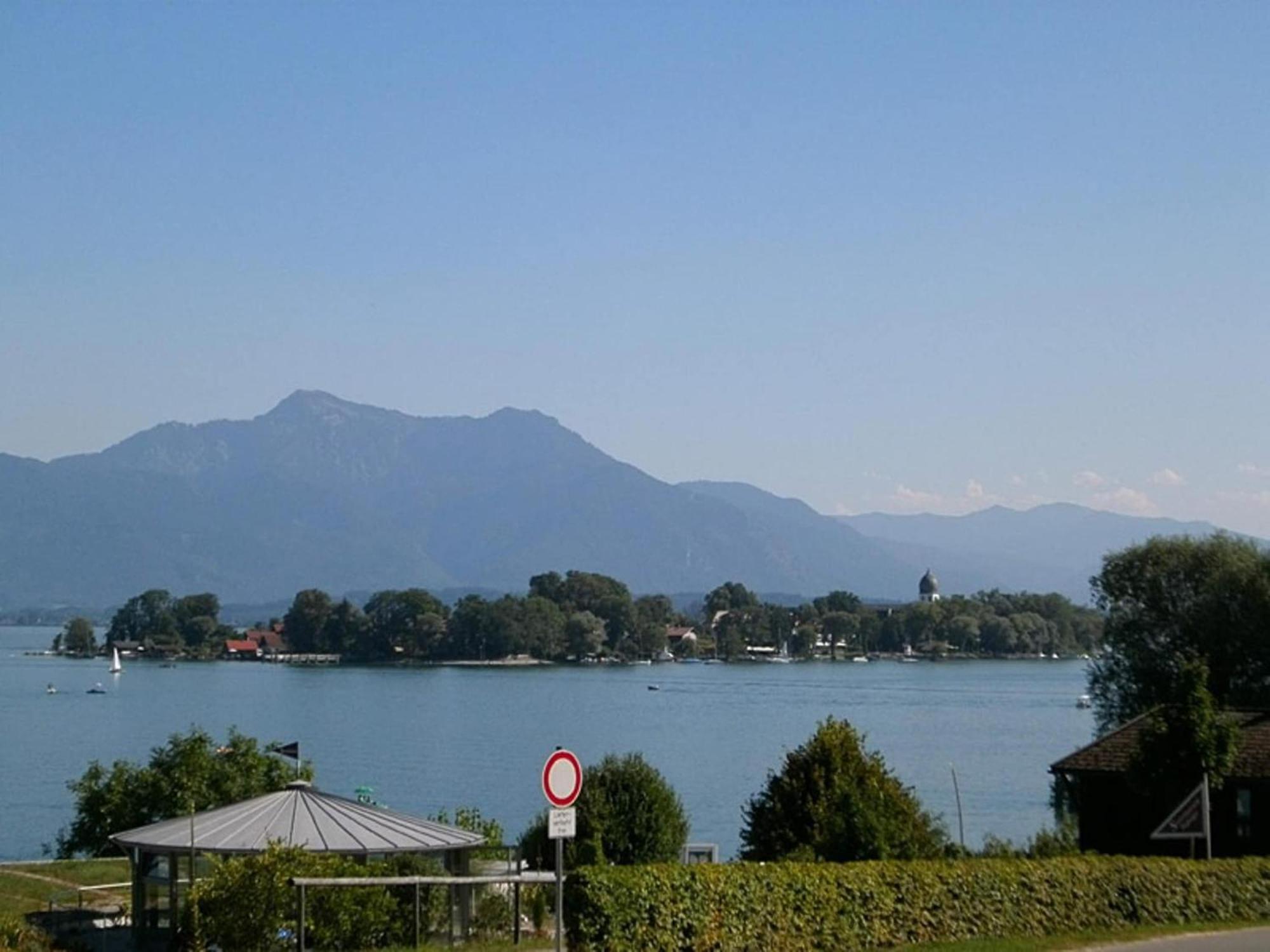 Alluring Holiday Home In Ubersee With Whirlpool Übersee Exterior foto
