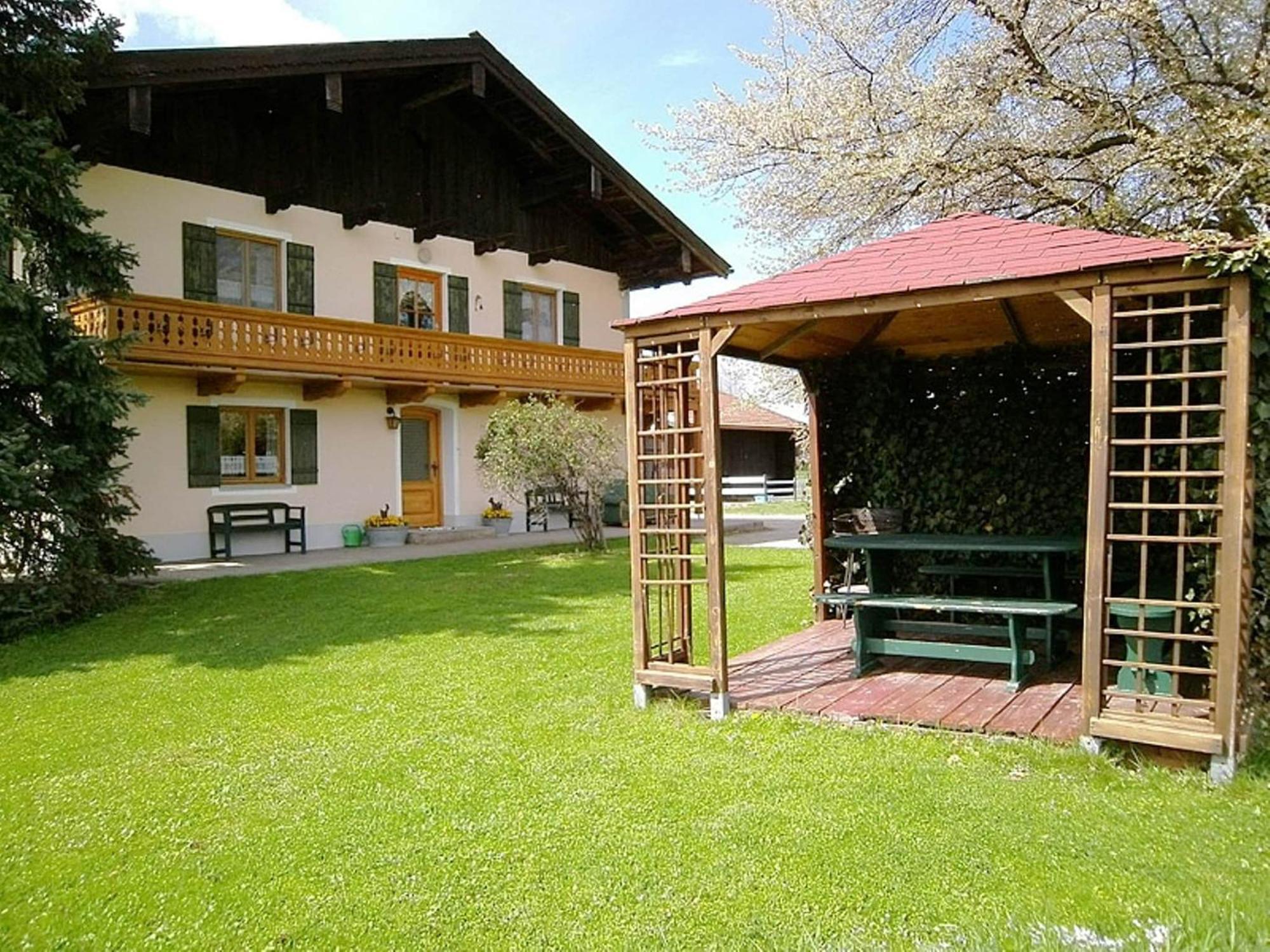 Alluring Holiday Home In Ubersee With Whirlpool Übersee Exterior foto